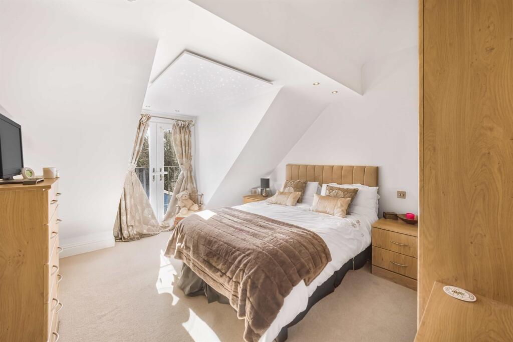 5 bedroom detached house for sale in Eyebrook Road, Bowdon, Altrincham, WA14